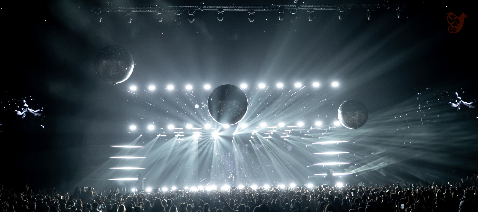 Radio-controlled spheres above a concert audience