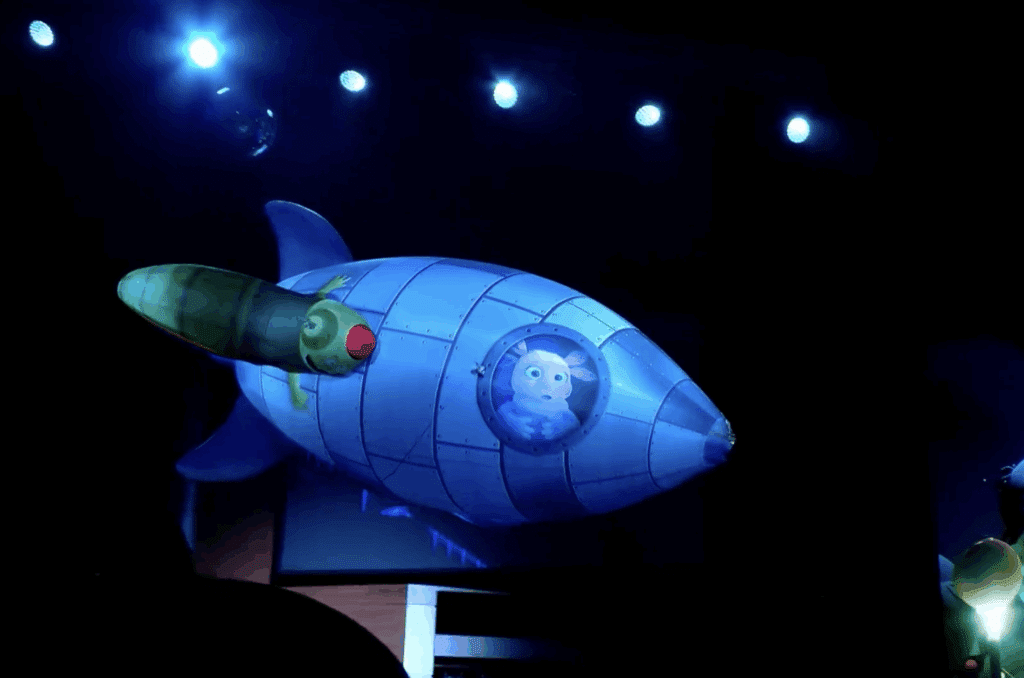 Custom airship for a TV program